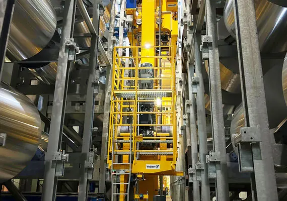 Automatisiertes Schwerlast-Hochregallager mit Regalbediengerät